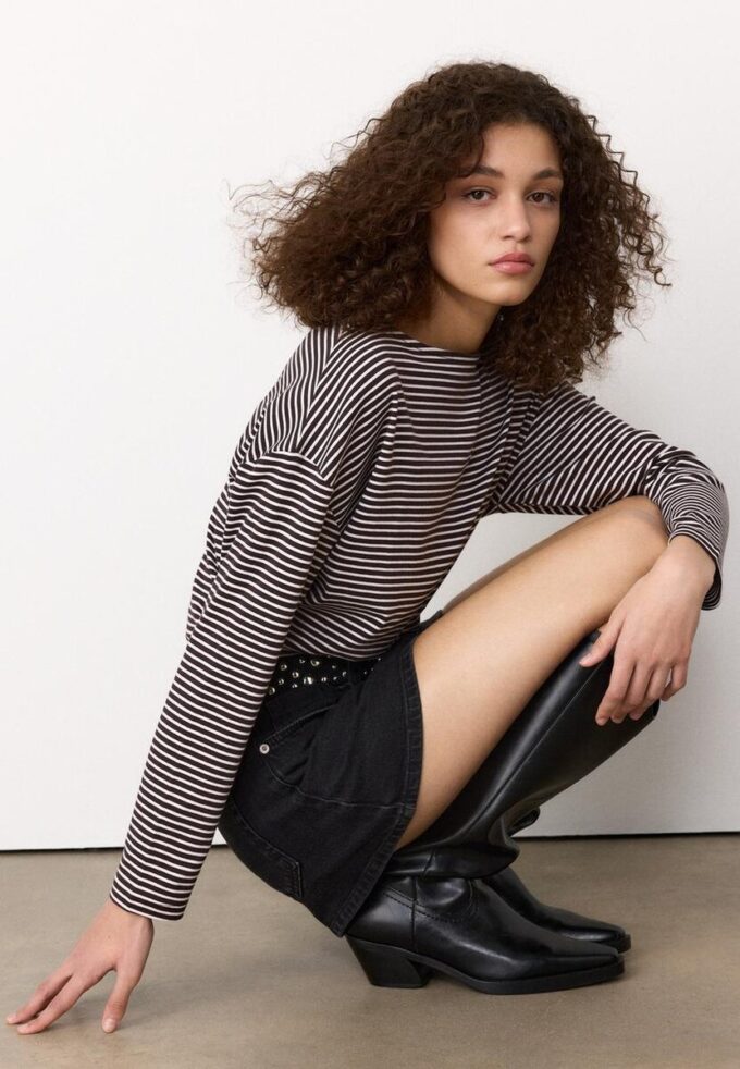 T-shirt à manches longues et col bateau avec bande rayée