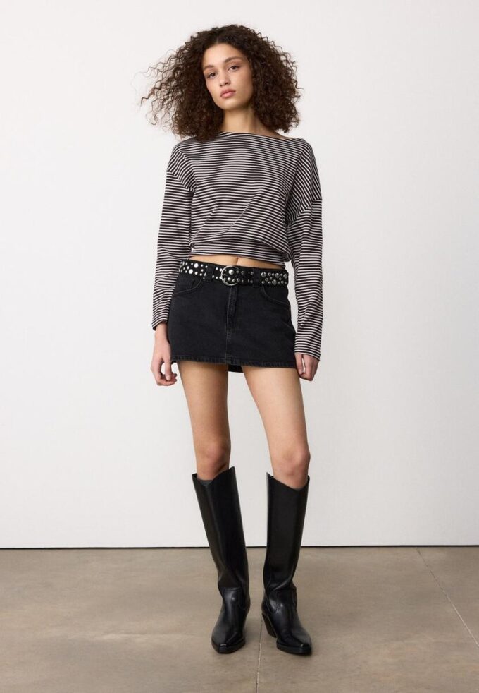 T-shirt à manches longues et col bateau avec bande rayée