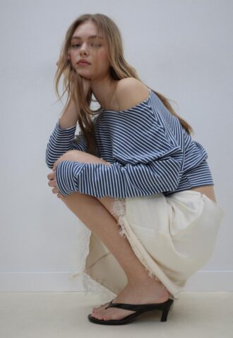 T-shirt à manches longues et col bateau avec bande rayée