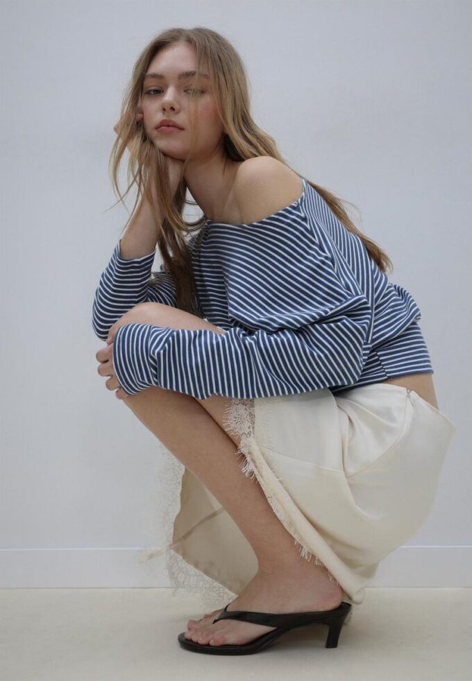 T-shirt à manches longues et col bateau avec bande rayée