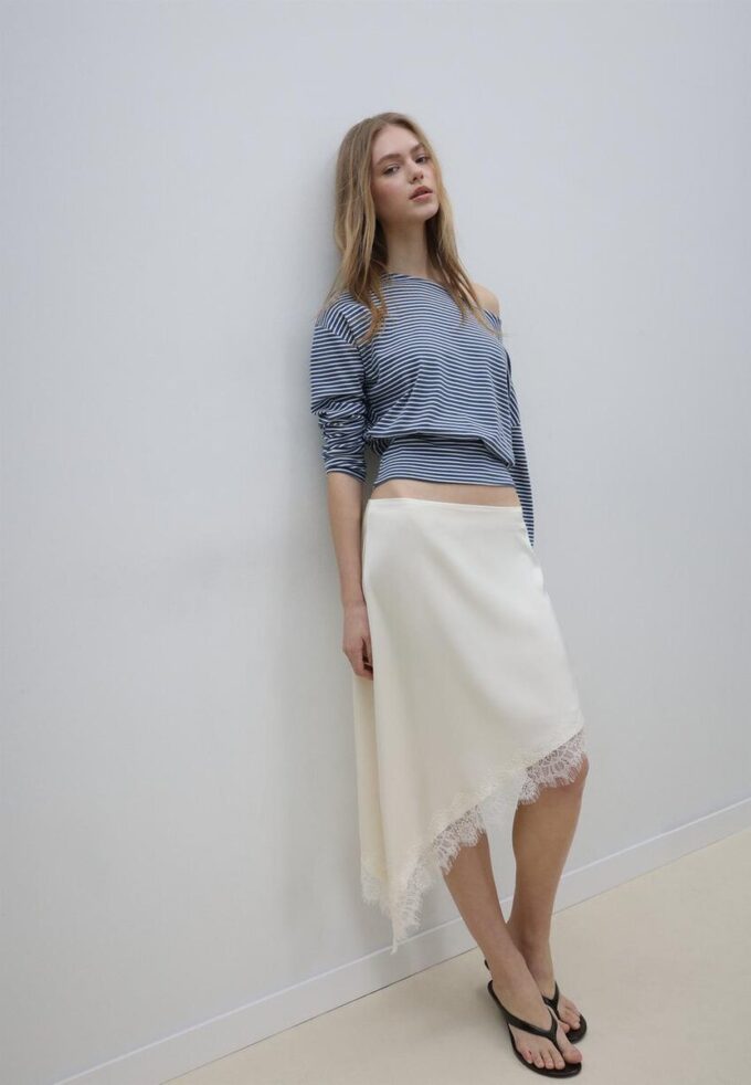 T-shirt à manches longues et col bateau avec bande rayée