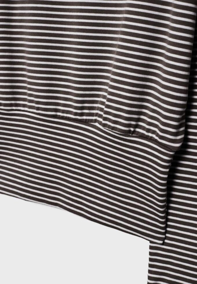 T-shirt à manches longues et col bateau avec bande rayée