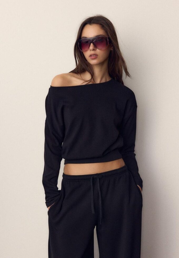 T-shirt à manches longues et col bateau avec ourlet en forme de ceinture