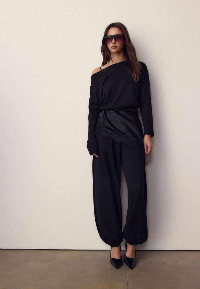 T-shirt à manches longues et col bateau avec ourlet en forme de ceinture