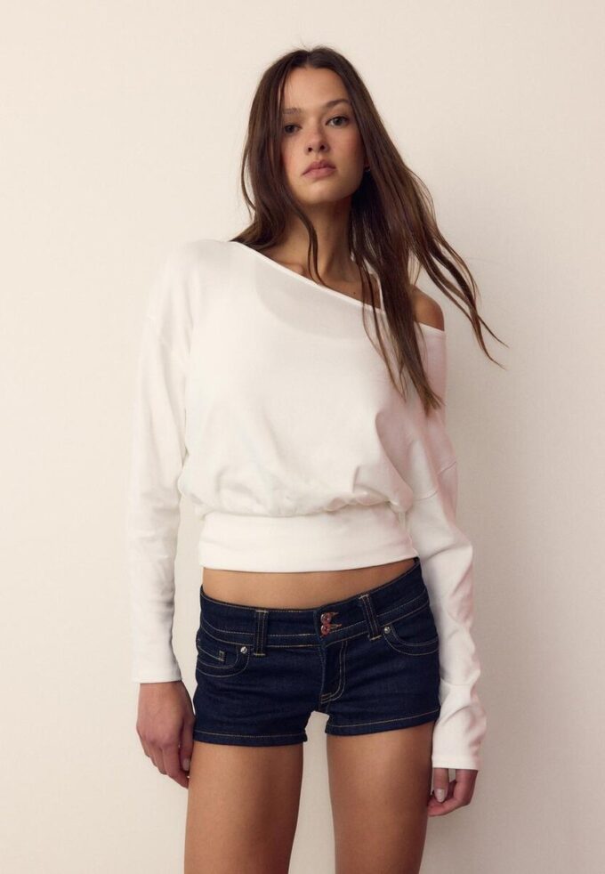 T-shirt à manches longues et col bateau avec ourlet en forme de ceinture