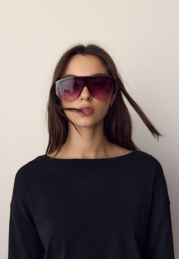 T-shirt à manches longues et col bateau avec ourlet en forme de ceinture