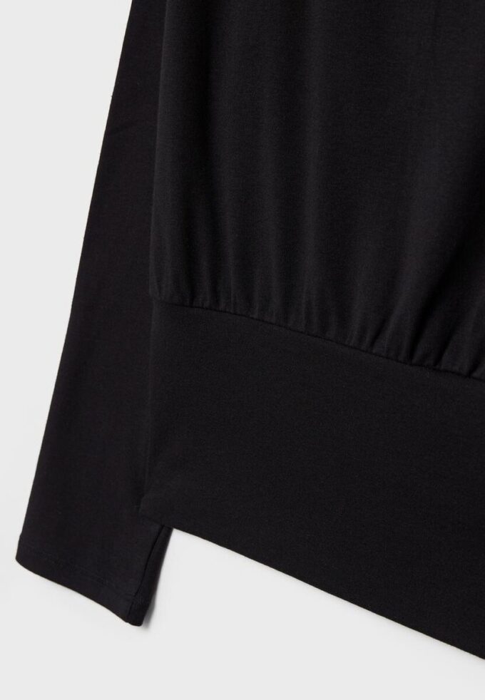 T-shirt à manches longues et col bateau avec ourlet en forme de ceinture