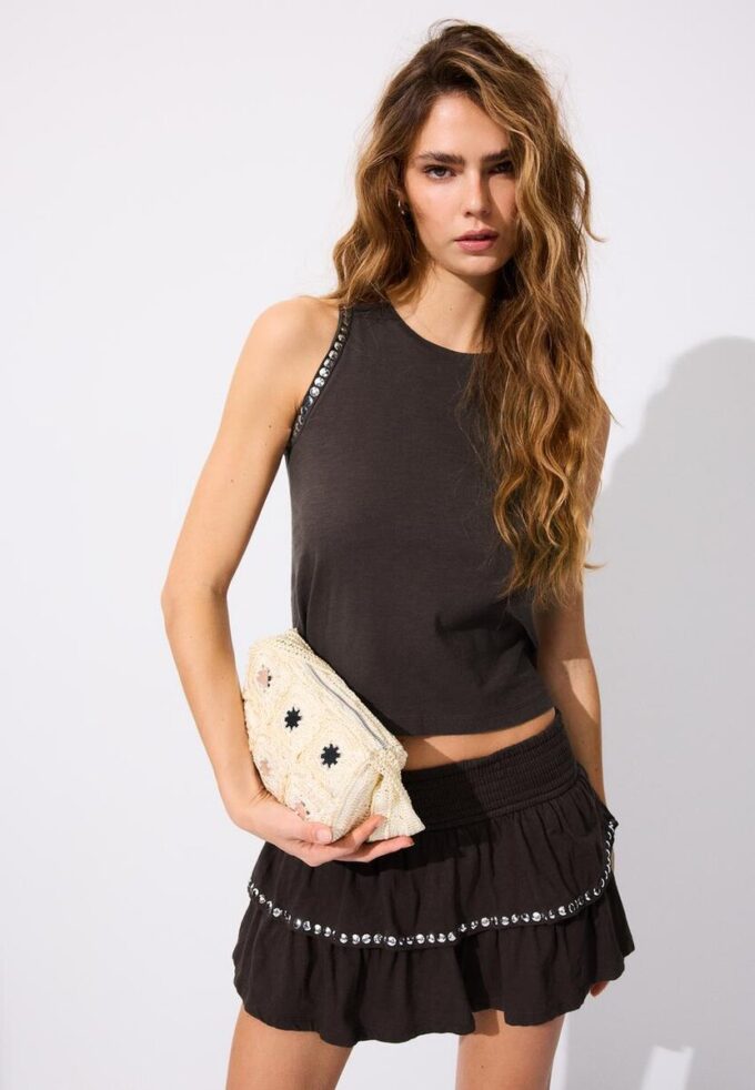 T-shirt sans manches avec broderie clous