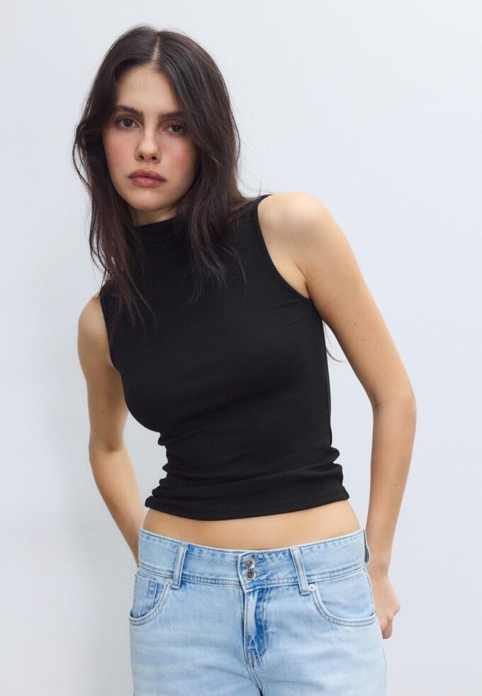 T-shirt sans manches à col cheminée