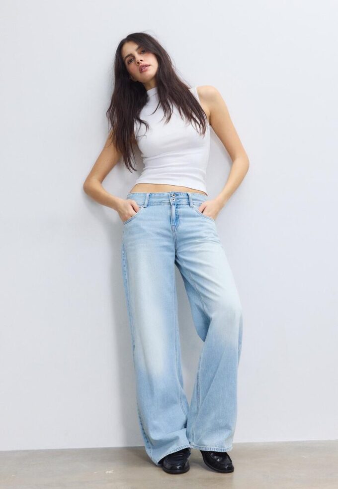 T-shirt sans manches à col cheminée