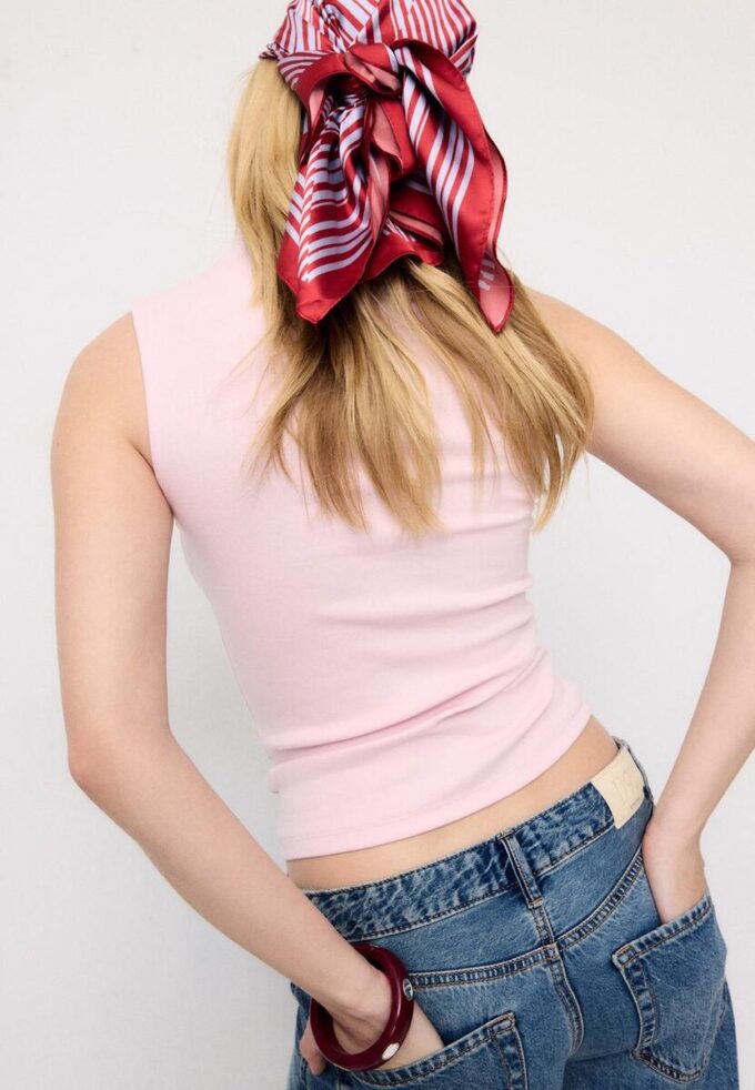 T-shirt sans manches à col cheminée