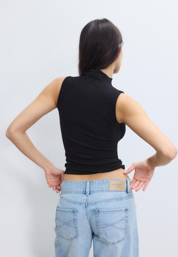 T-shirt sans manches à col cheminée