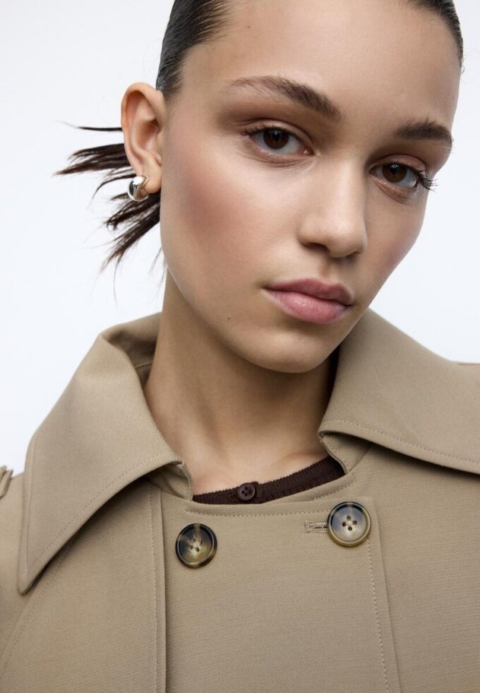 Trench-coat court fluide