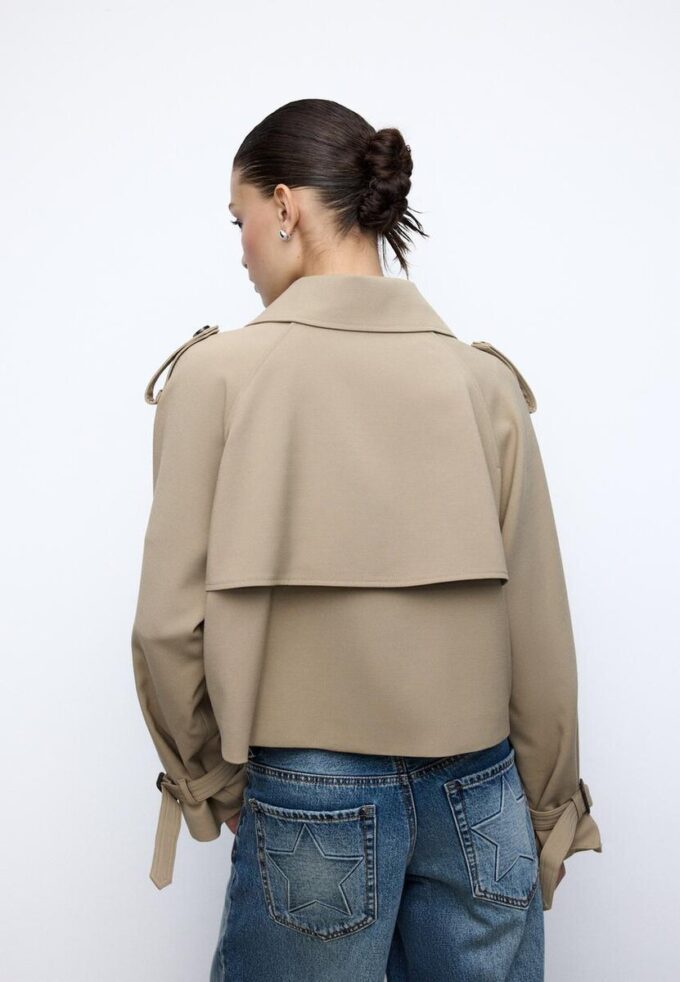 Trench-coat court fluide