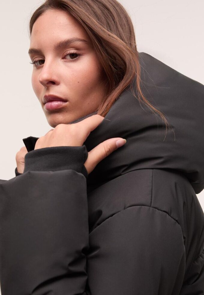 Veste basique à capuche Veste basique à capuche