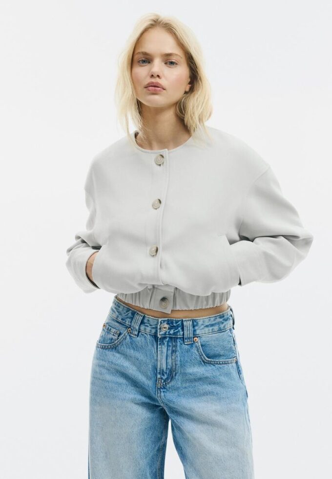 Veste à col rond et manches bouffantes