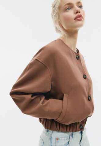 Veste à col rond et manches bouffantes