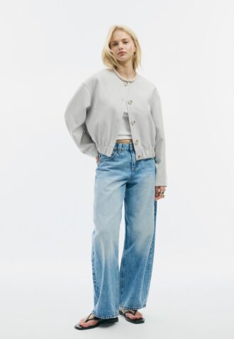 Veste à col rond et manches bouffantes