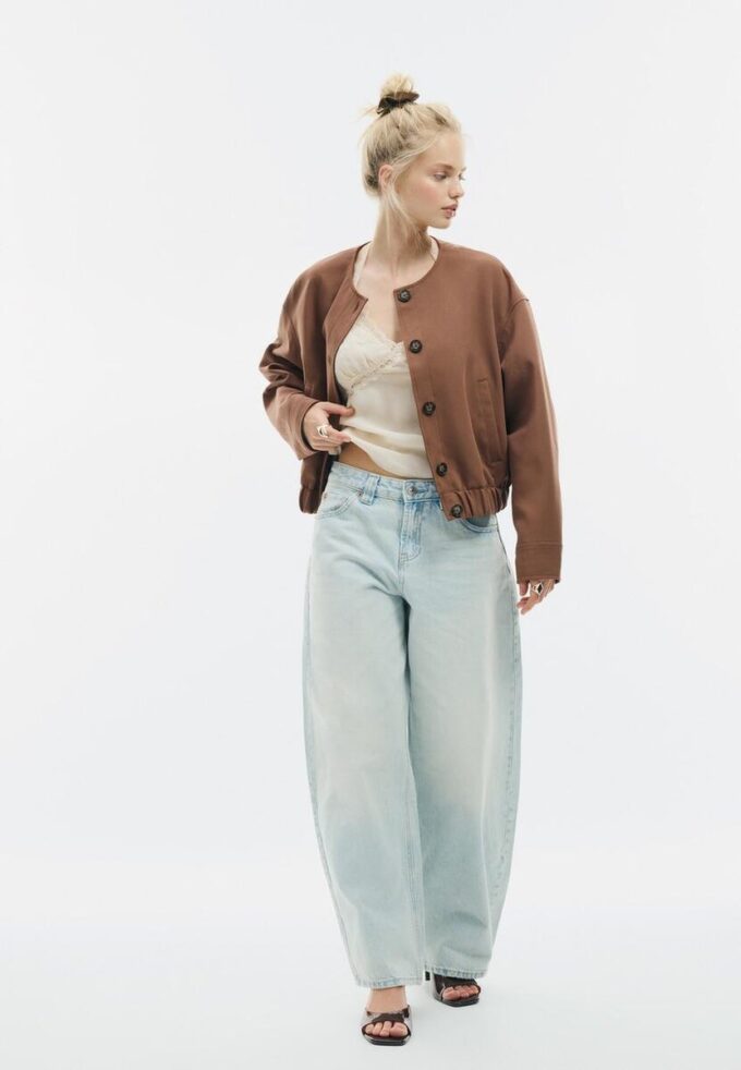 Veste à col rond et manches bouffantes