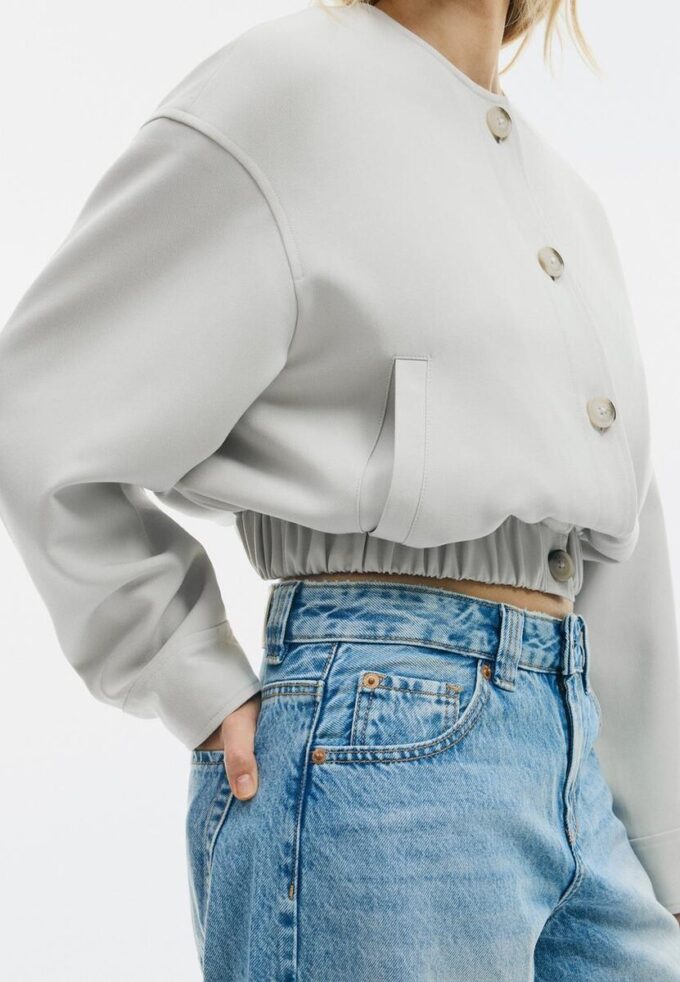 Veste à col rond et manches bouffantes