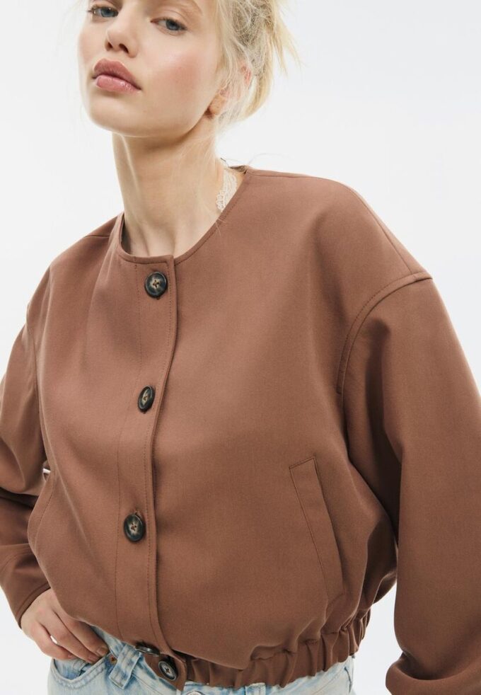 Veste à col rond et manches bouffantes