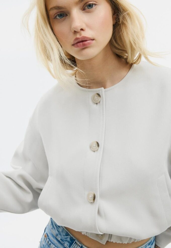 Veste à col rond et manches bouffantes