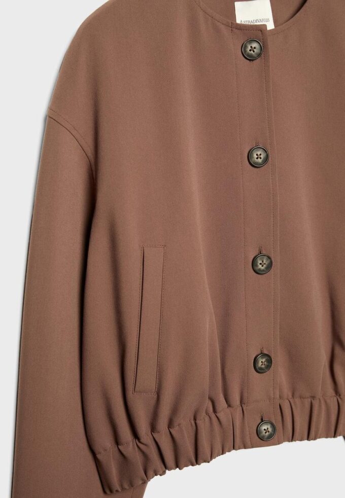 Veste à col rond et manches bouffantes